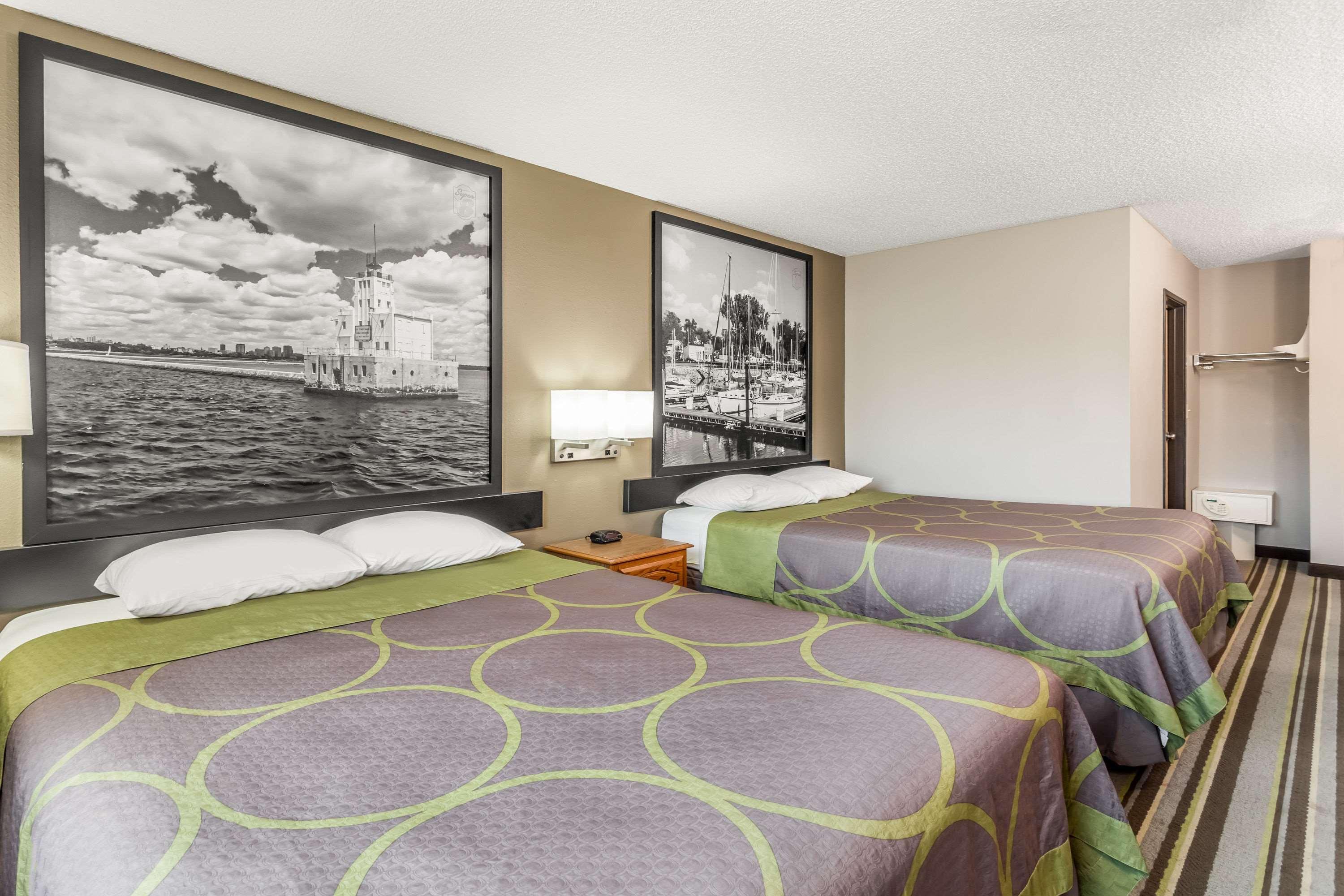Super 8 By Wyndham Green Bay Near Stadium Extérieur photo