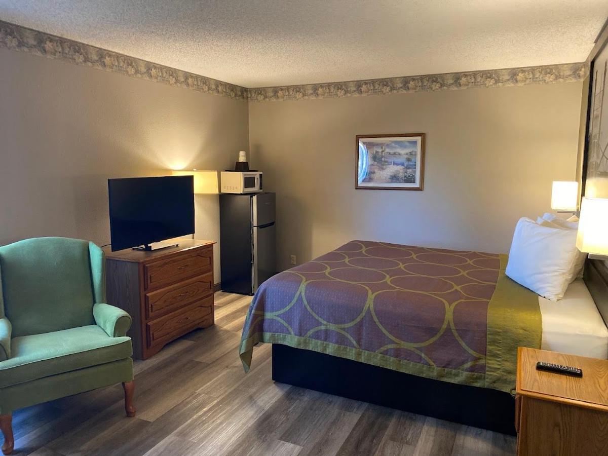 Super 8 By Wyndham Green Bay Near Stadium Extérieur photo