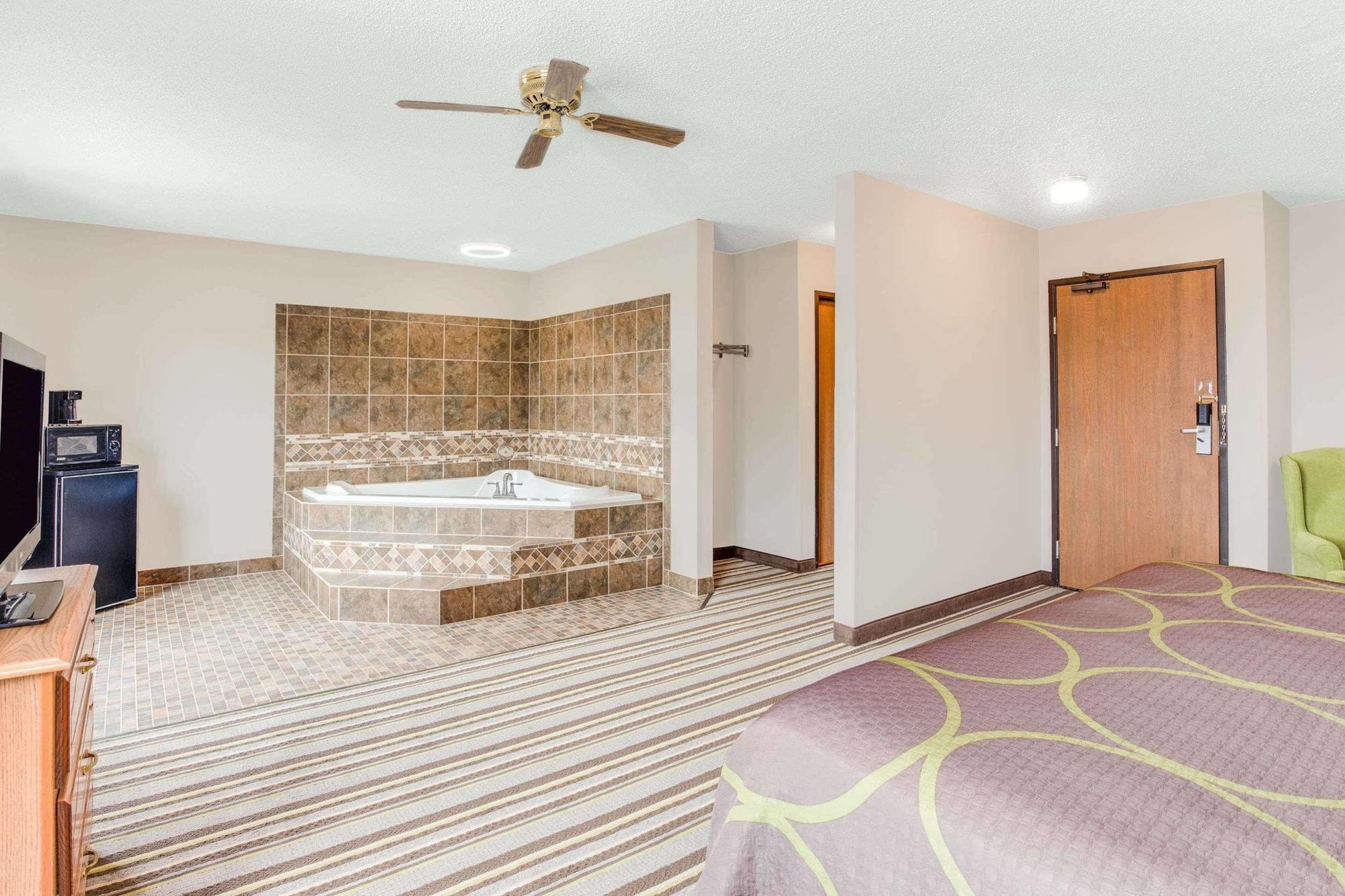 Super 8 By Wyndham Green Bay Near Stadium Extérieur photo